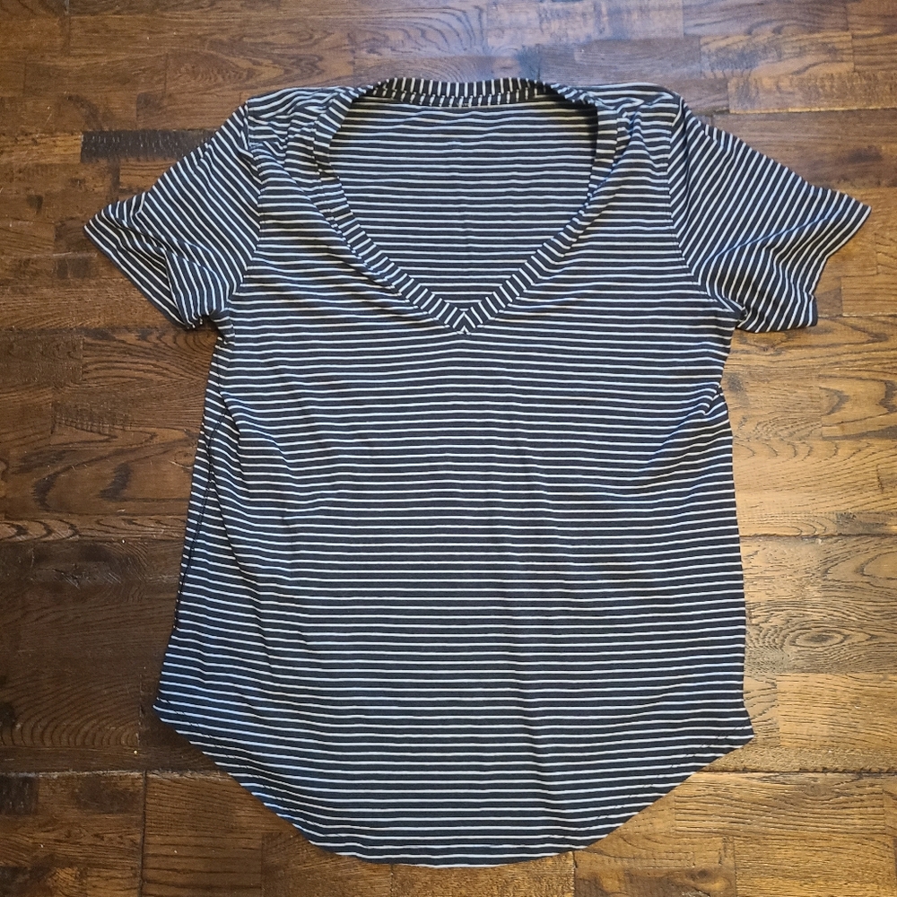 Lululemon Sz 12 Striped Navy and White Women's V Neck Love Tee